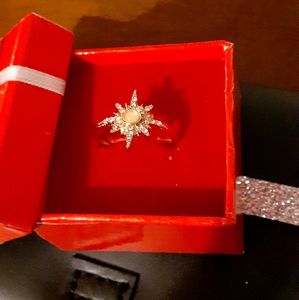 Women's size 7 Sunburst gold Ring! L@@K